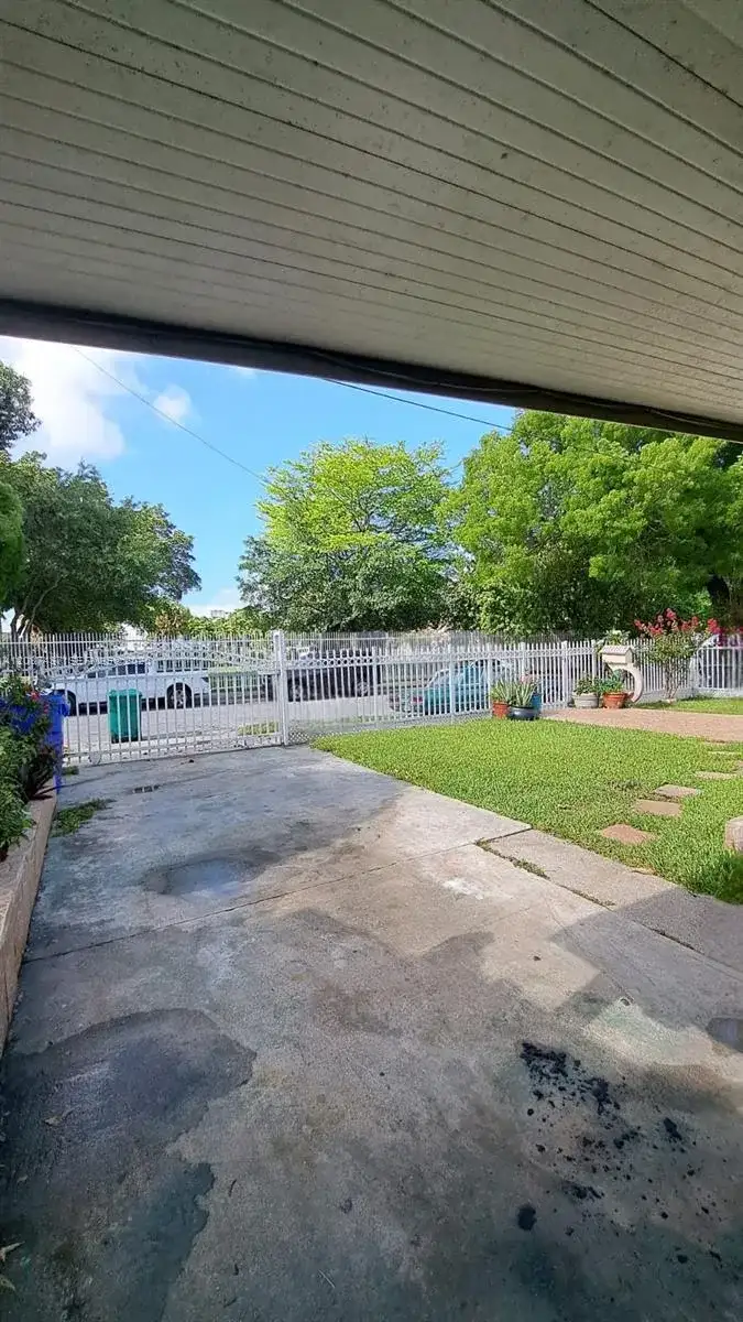 351 NW 31st St, Miami FL 33127 photo 2