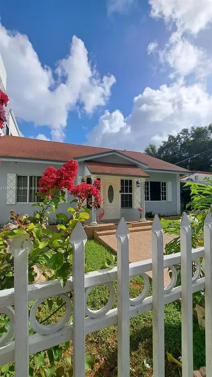 351 NW 31st St, Miami FL 33127 photo 4