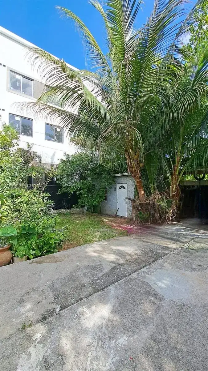 351 NW 31st St, Miami FL 33127 photo 5