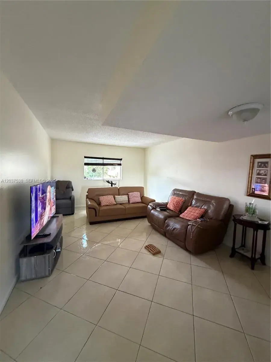 14902 SW 82nd Ln # 205, Miami FL 33193
