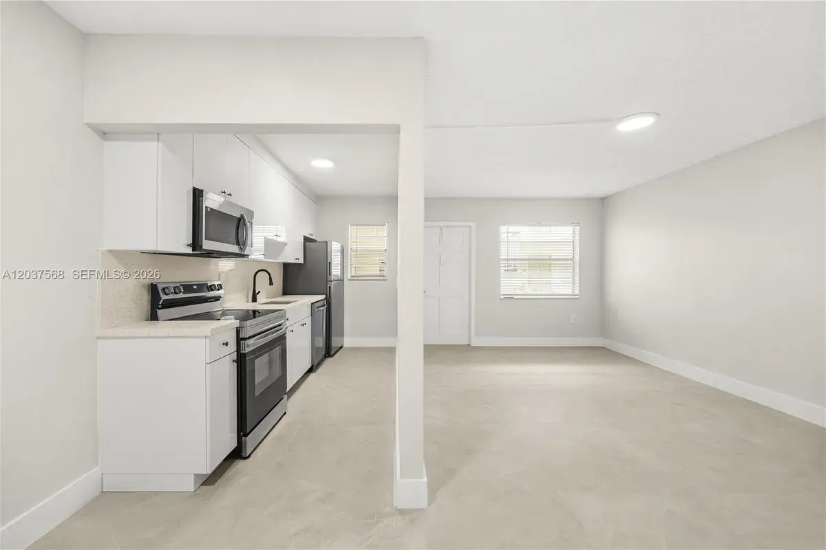 1720 Cleveland St # 102, Hollywood FL 33020