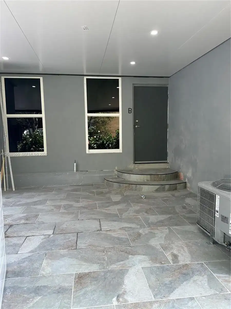 1628 NW 15th St # B, Miami FL 33125 photo 2