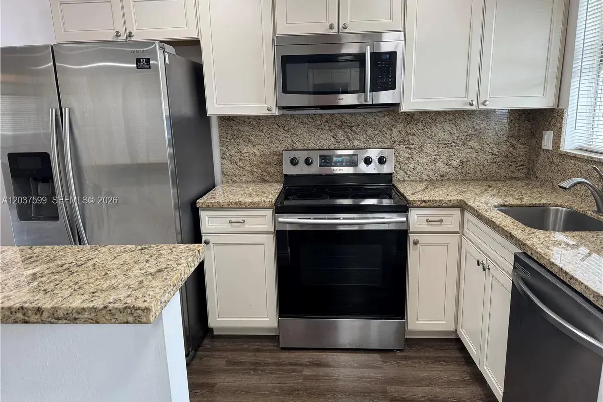 8325 Sunrise Lakes Blvd # 103, Sunrise FL 33322
