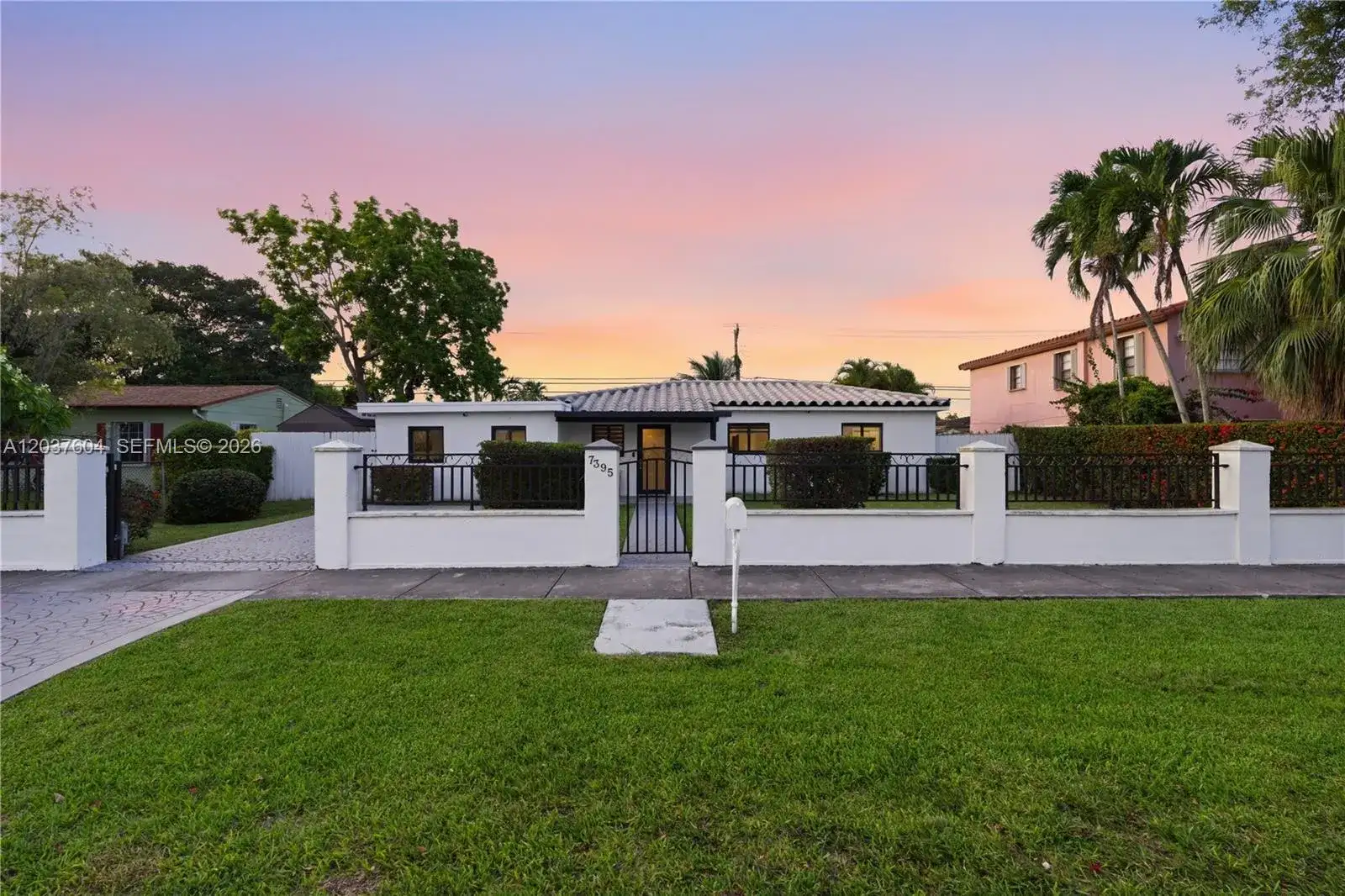 7395 SW 39th St, Miami FL 33155 photo 2