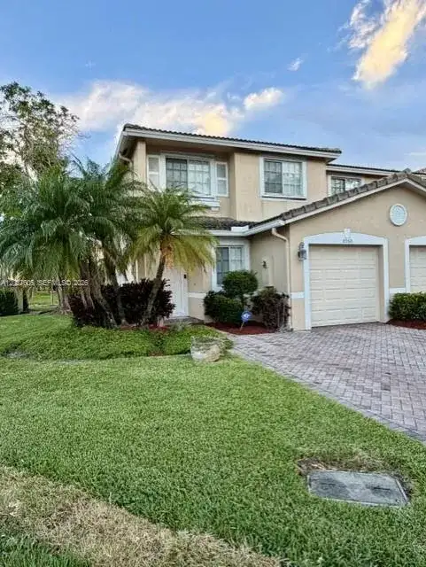 8968 Lancaster St, Tamarac FL 33321 photo 2