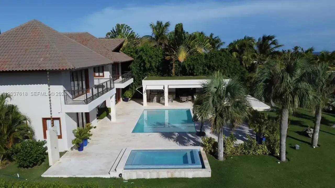 0 La Palmas, FL photo 2