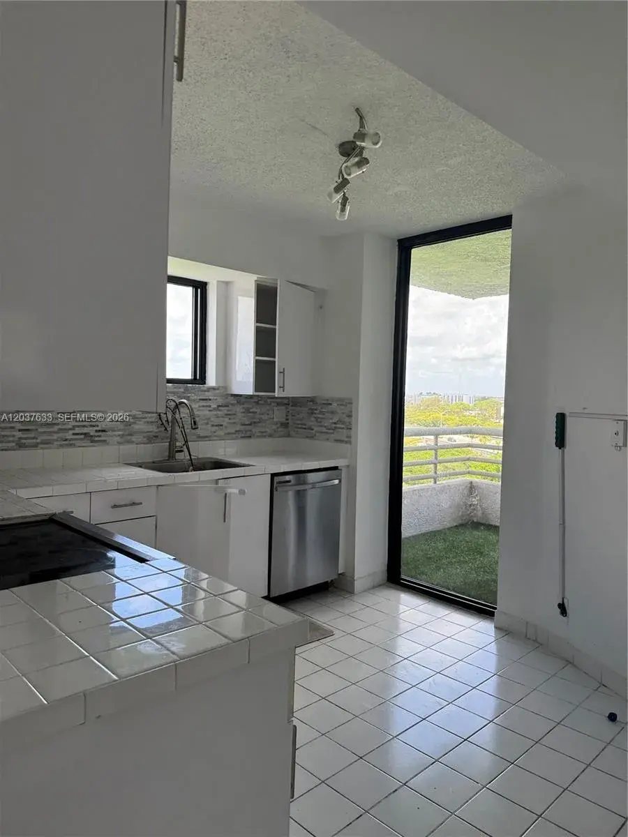 3300 NE 191st St # 1001, Aventura FL 33180
