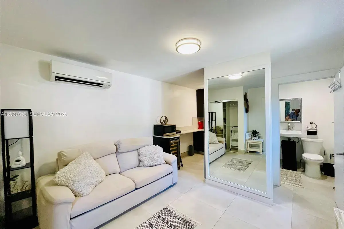 38 NW 52nd St # 1, Miami FL 33127