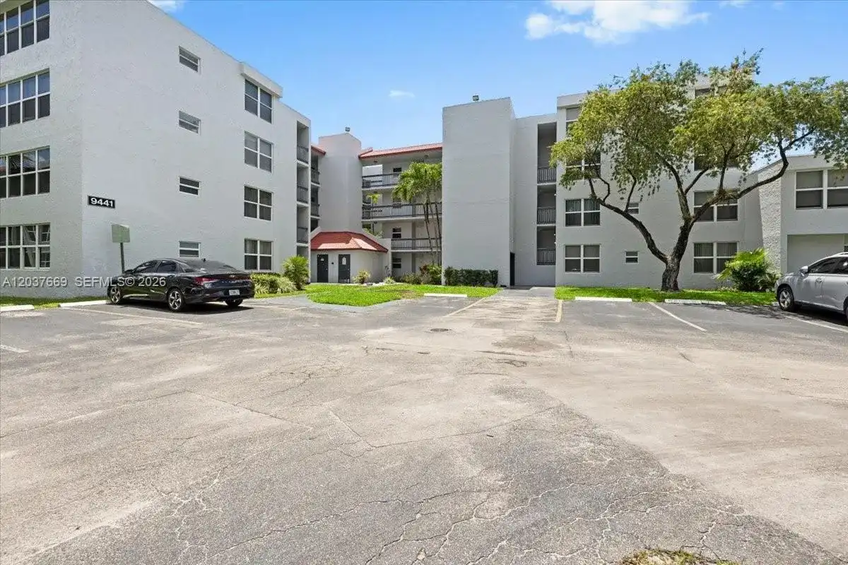 9441 Evergreen Pl # 206, Davie FL 33324