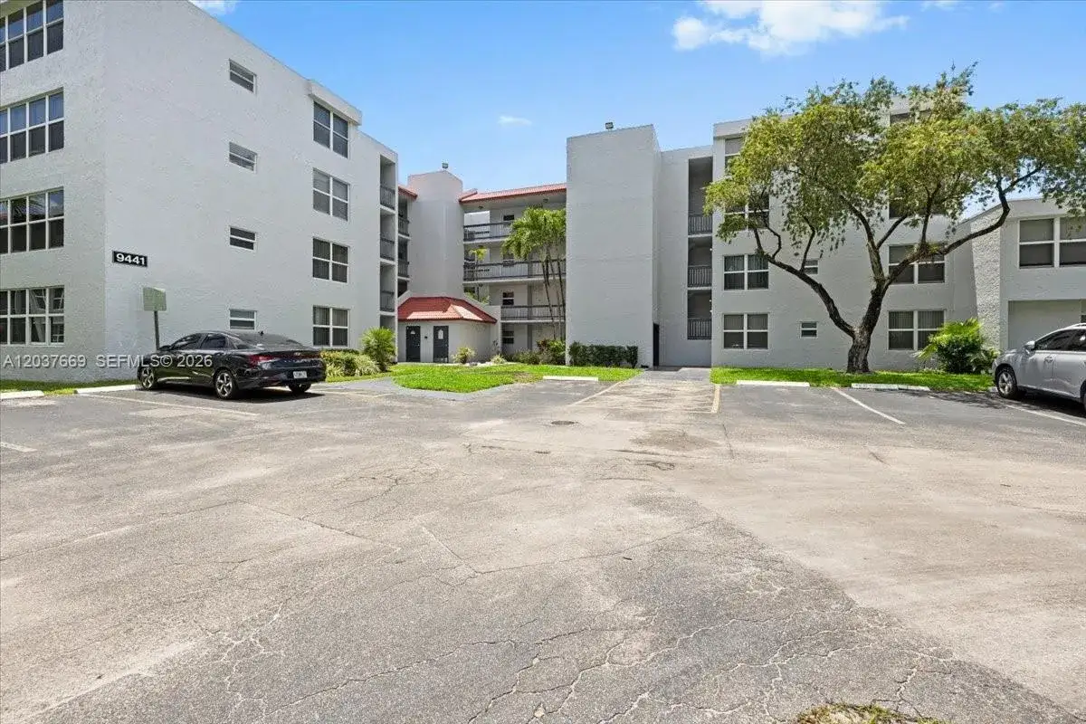 9441 Evergreen Pl # 206, Davie FL 33324