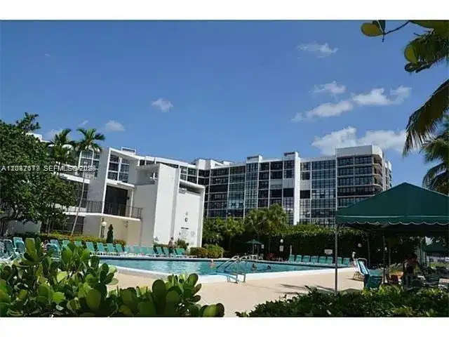 800 Parkview Dr # 1018, Hallandale Beach FL 33009 photo 5