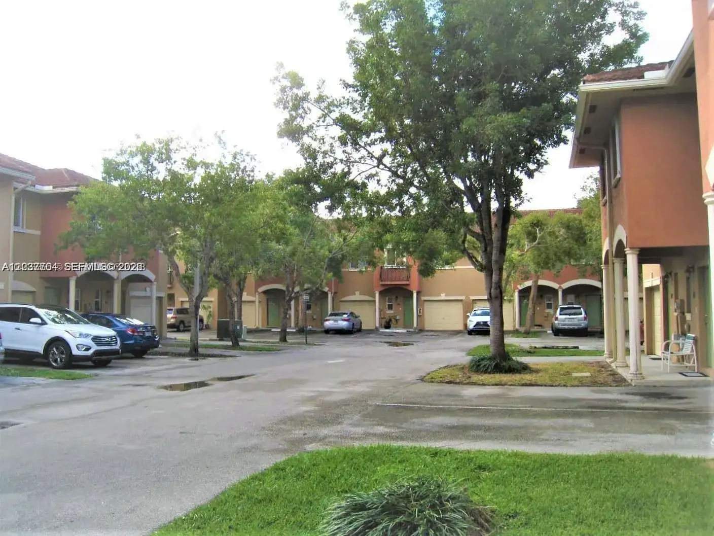 33 SE 3rd Ave, Hallandale Beach FL 33009 photo 3