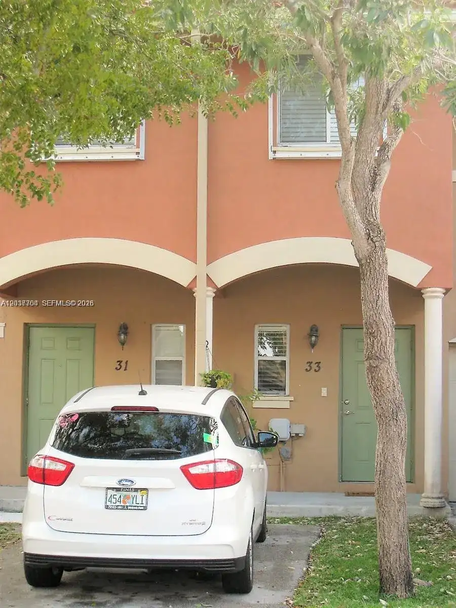 33 SE 3rd Ave, Hallandale Beach FL 33009 photo 4