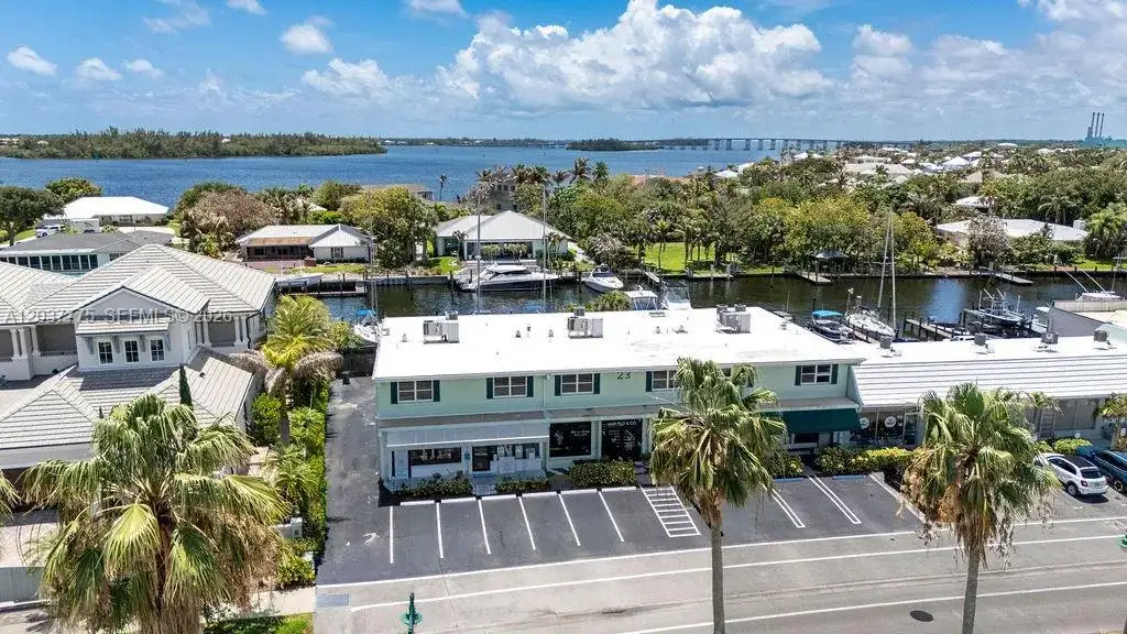 23 Royal Palm Pt # B, Vero Beach FL 32960 photo 2