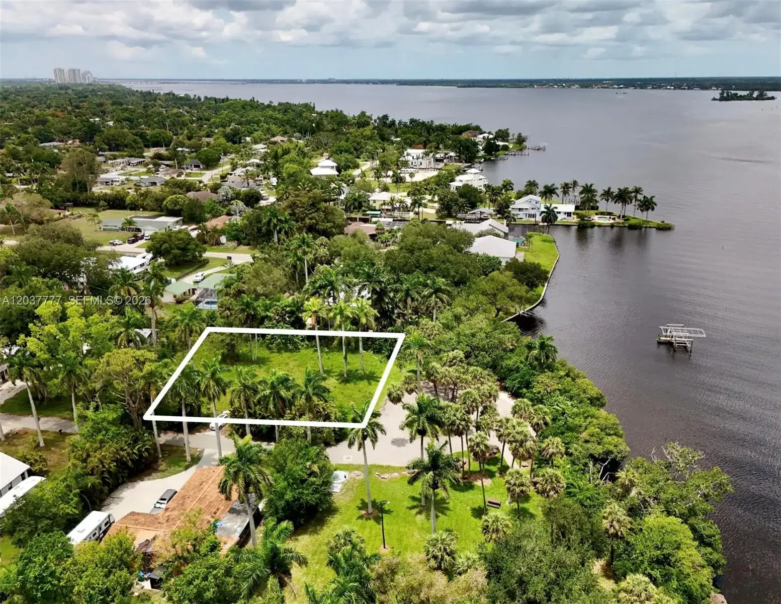 304 ROYAL PALM PARK RD, Fort Myers FL 33905 photo 2