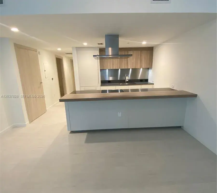 1000 Brickell Plaza # 2007, Miami FL 33131