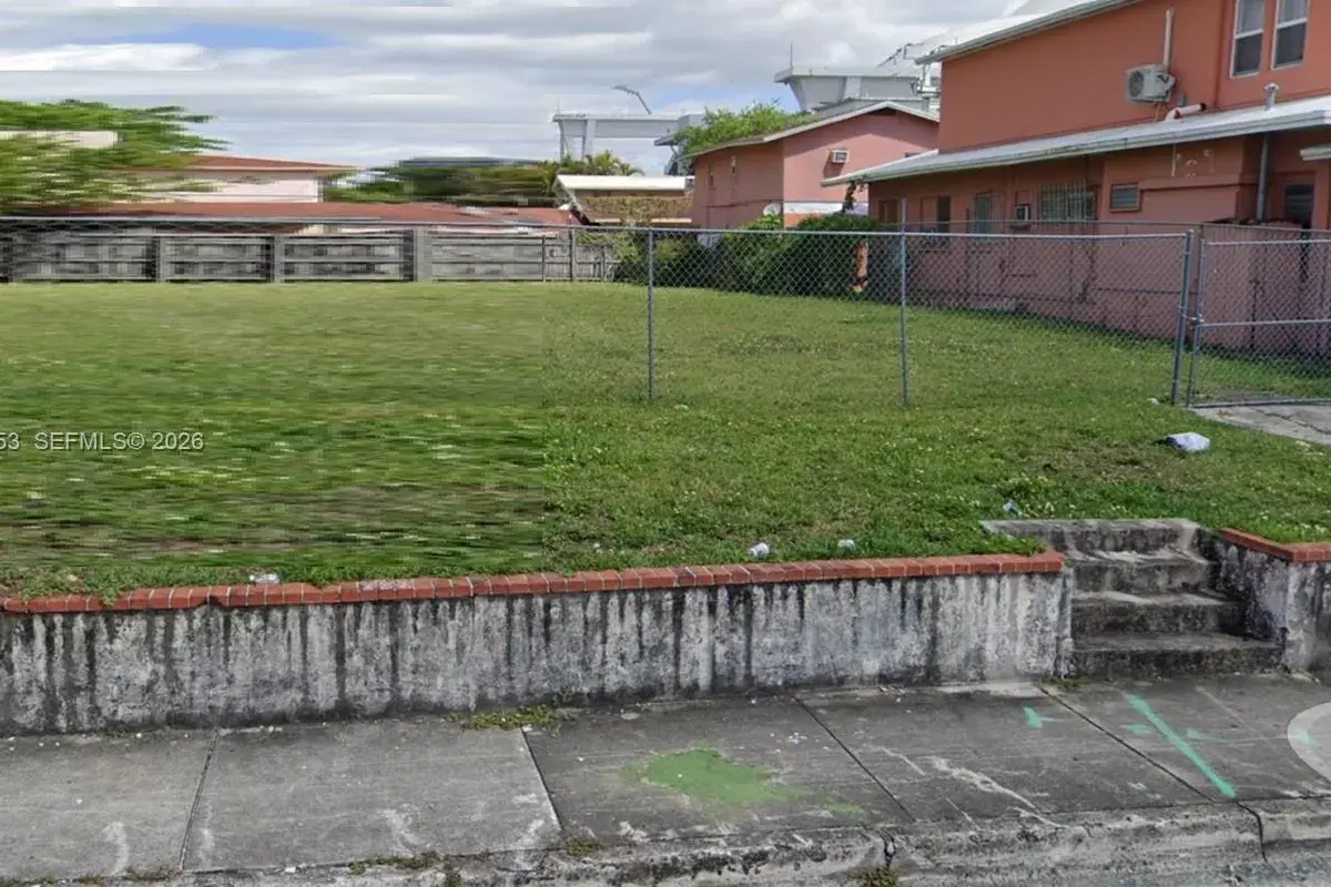 1611 NW 2nd St, Miami FL 33125