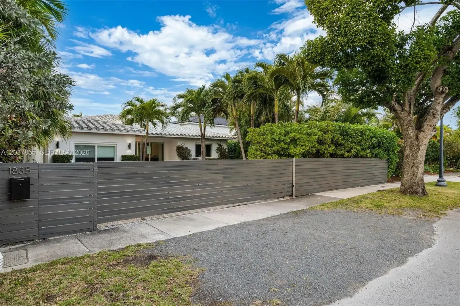 1835 Daytonia Rd, Miami Beach FL 33141 photo 3