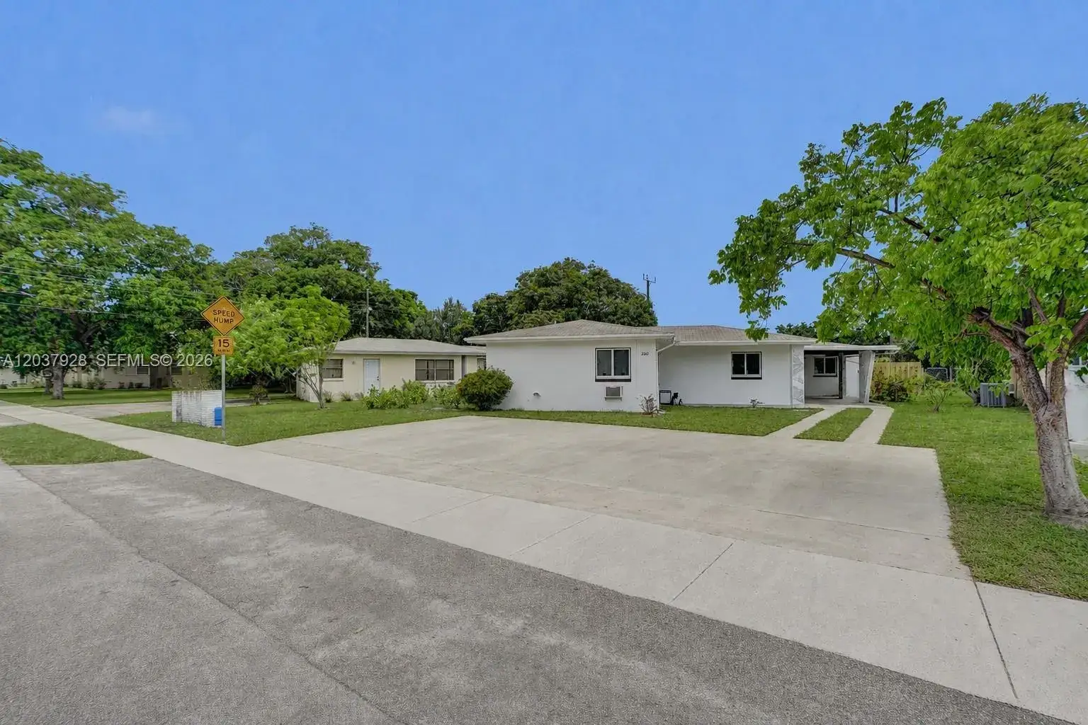 2343 NW 28th St, Oakland Park FL 33311