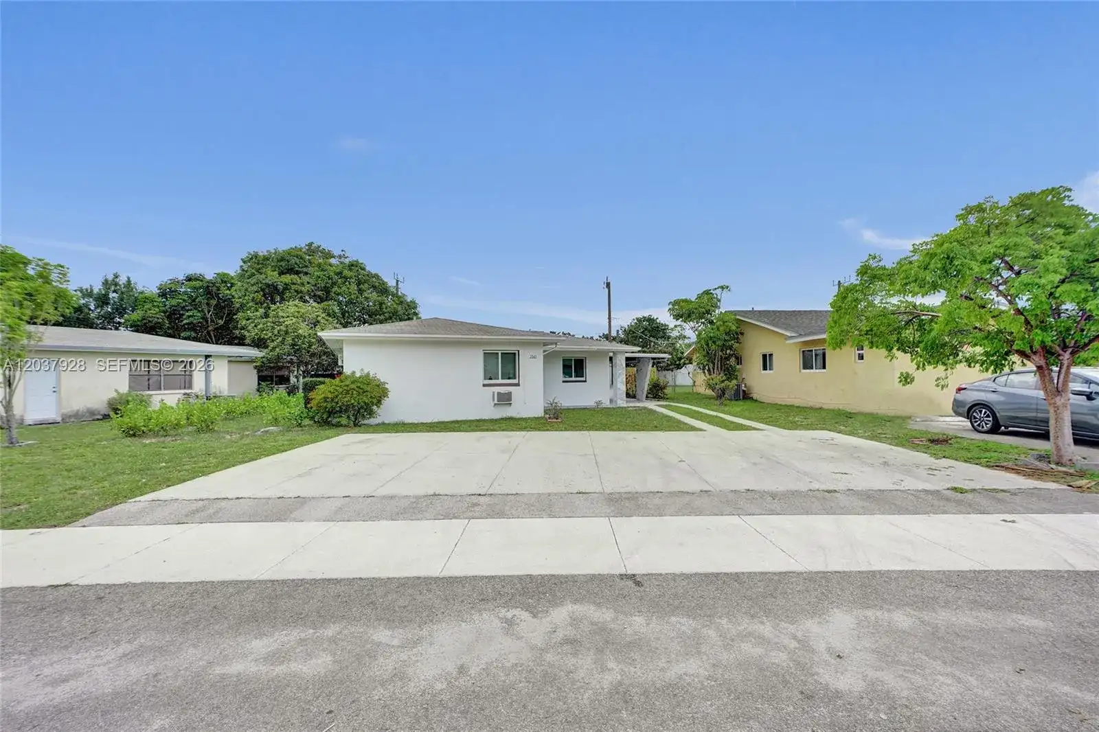 2343 NW 28th St, Oakland Park FL 33311 photo 4