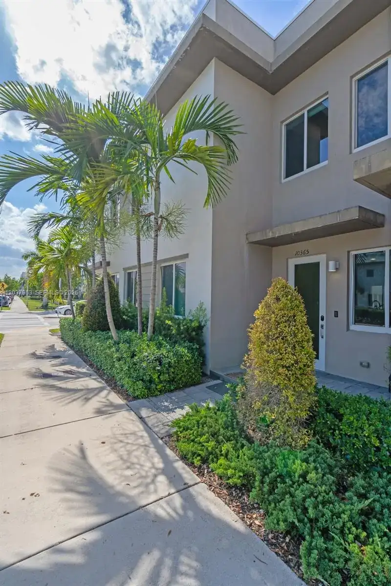 10365 NW 66th St, Doral FL 33178 photo 4