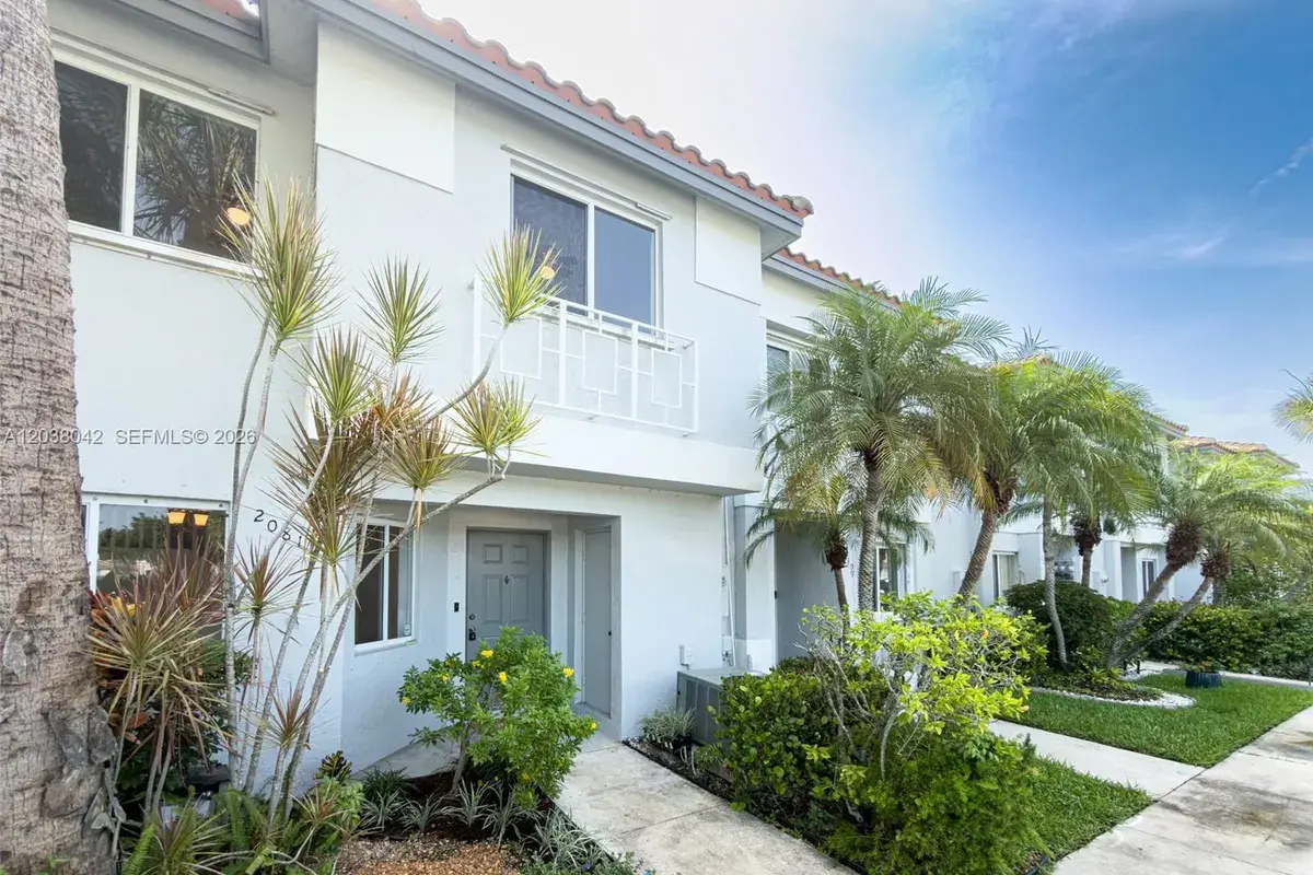 20811 NW 3rd Ln, Pembroke Pines FL 33029