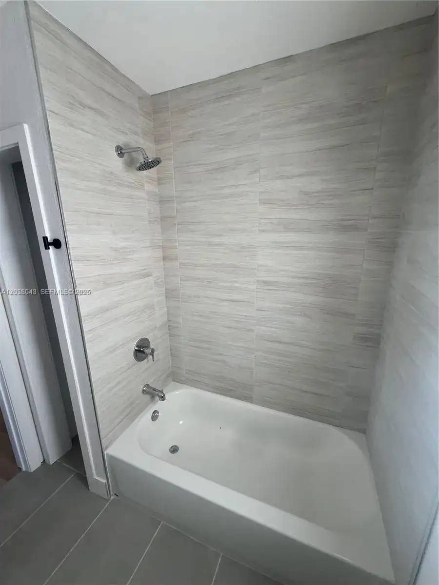 1706 Arthur St, Hollywood FL 33020 photo 4