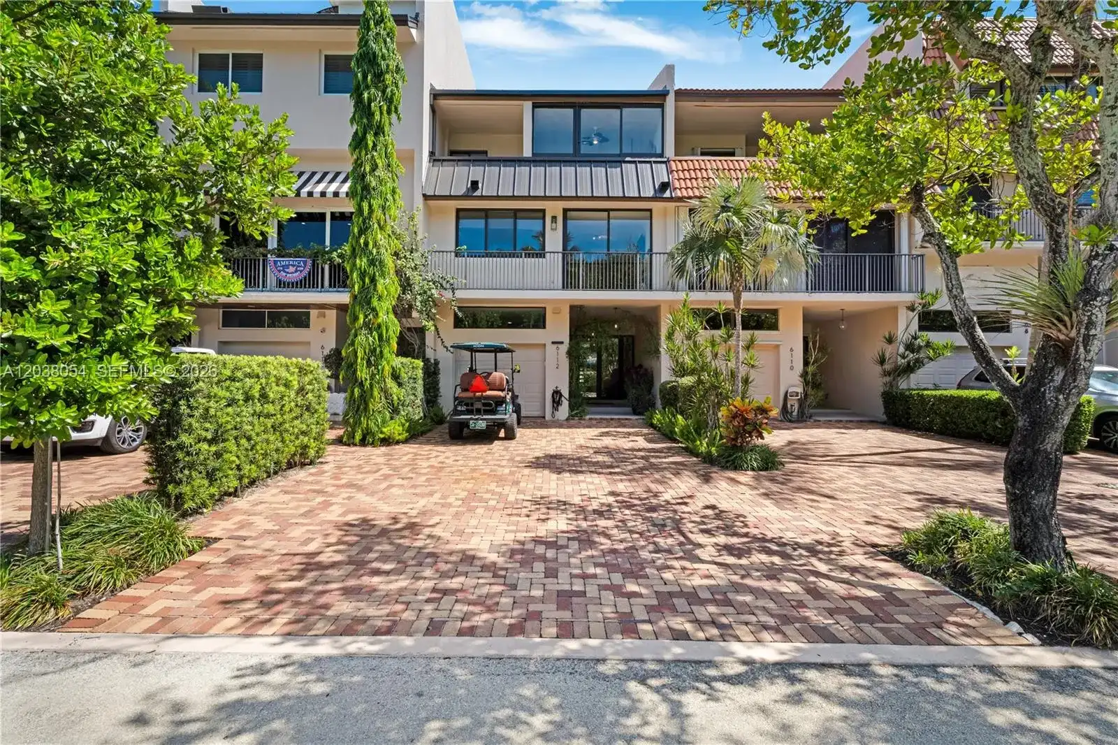6112 Paradise Point Dr, Palmetto Bay FL 33157