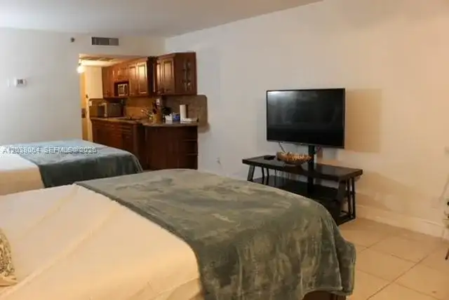 19201 Collins Ave # 622, Sunny Isles Beach FL 33160 photo 3