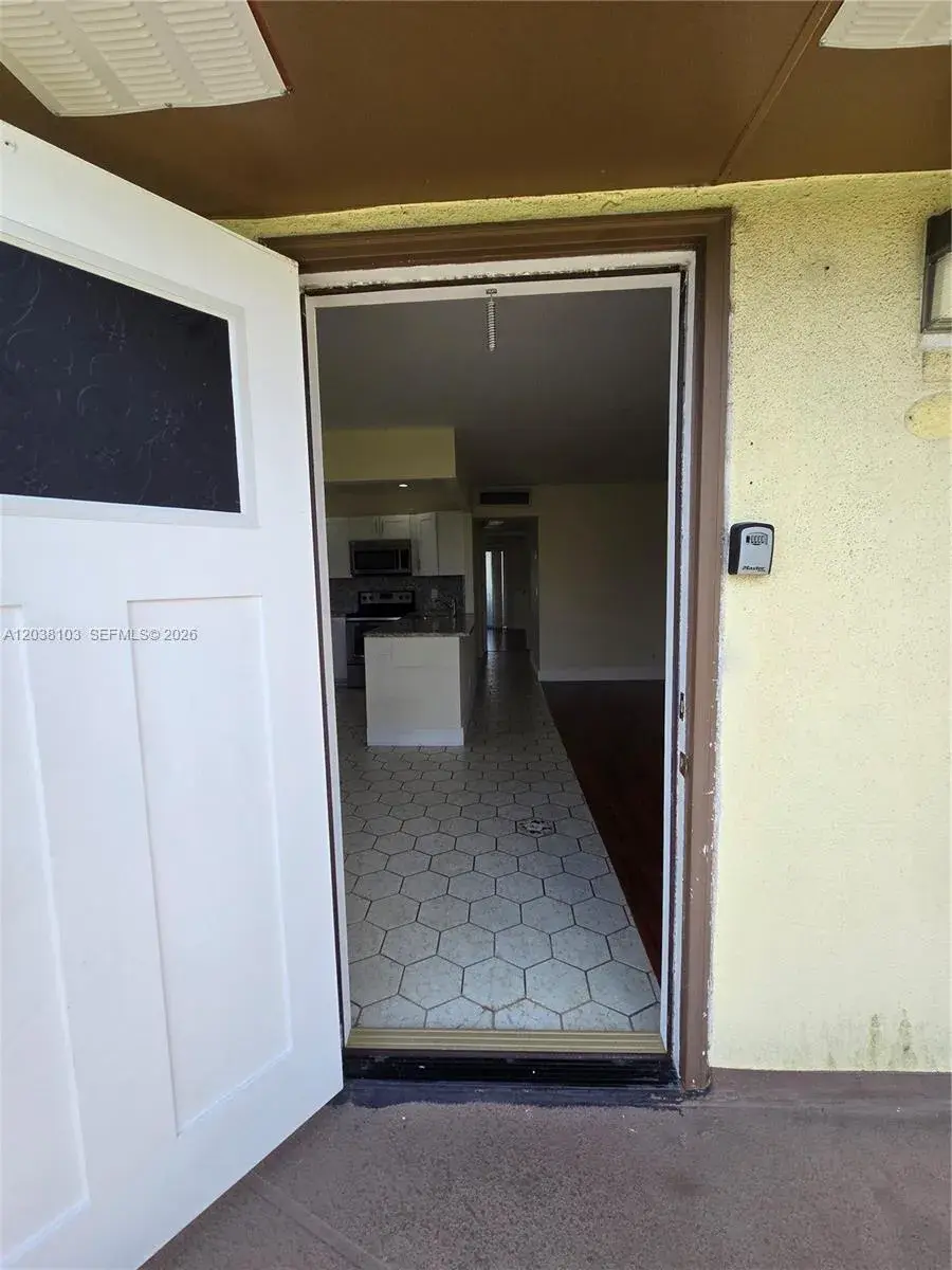 121 Saxony C # 121, Delray Beach FL 33446 photo 4