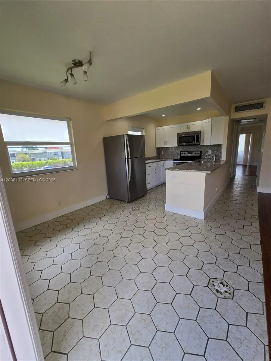 121 Saxony C # 121, Delray Beach FL 33446 photo 5
