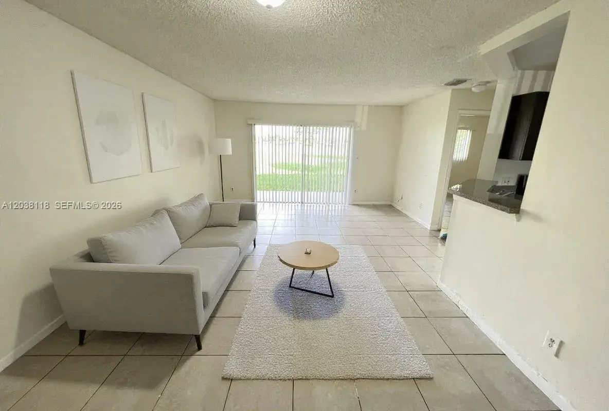3417 NW 44th St # 104, Oakland Park FL 33309
