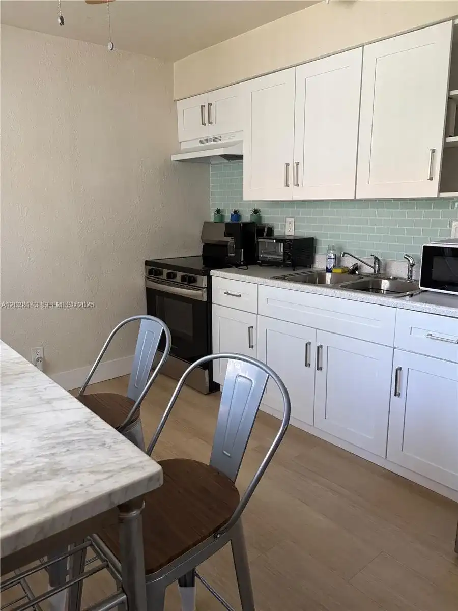 1635 Dewey St # B, Hollywood FL 33020