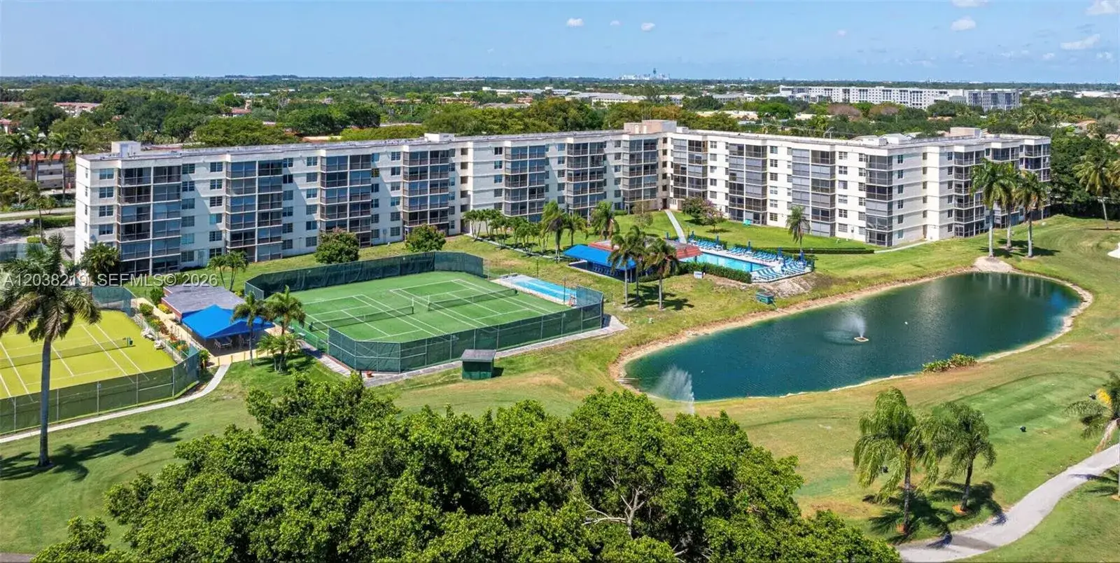 800 S Hollybrook Dr # 305, Pembroke Pines FL 33025