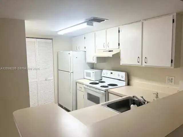 10749 Cleary Blvd # 307, Plantation FL 33324 photo 2