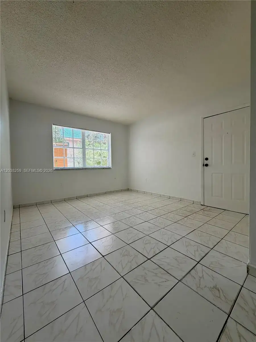4340 NW 11th St # 3, Miami FL 33126 photo 2