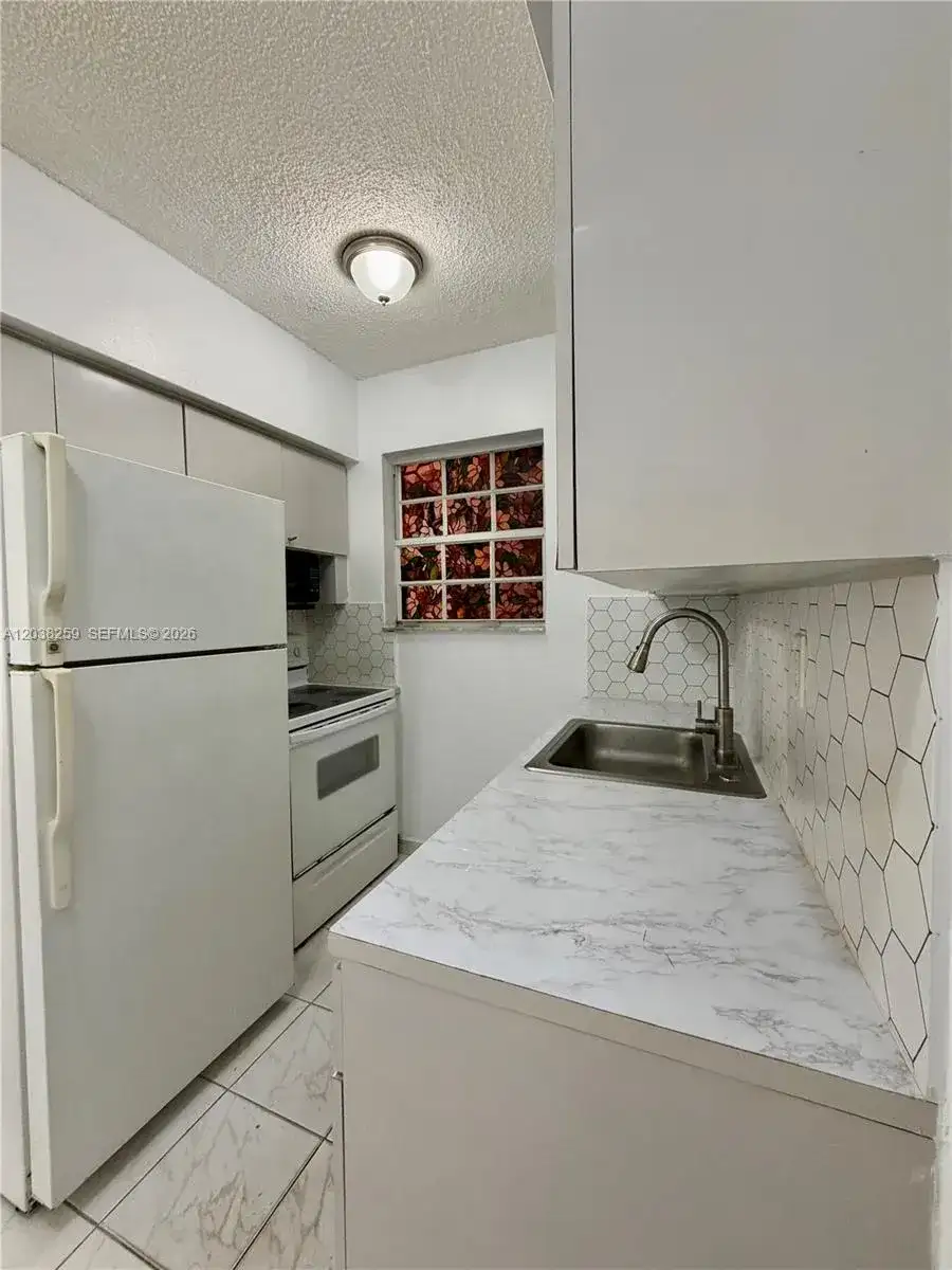 4340 NW 11th St # 3, Miami FL 33126 photo 5