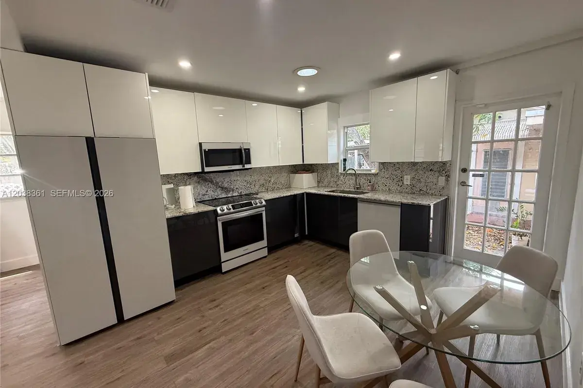 1719 Hayes St, Hollywood FL 33020