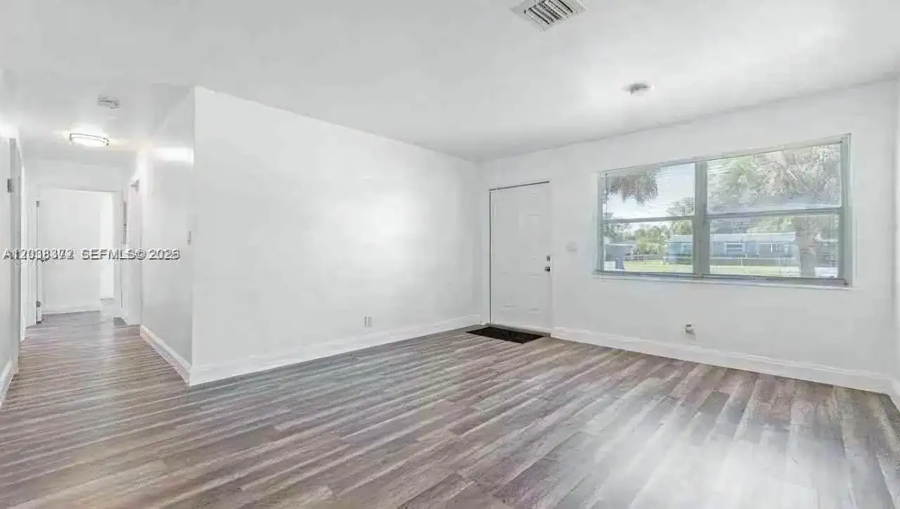 1040 NW 23rd Ter, Fort Lauderdale FL 33311 photo 4