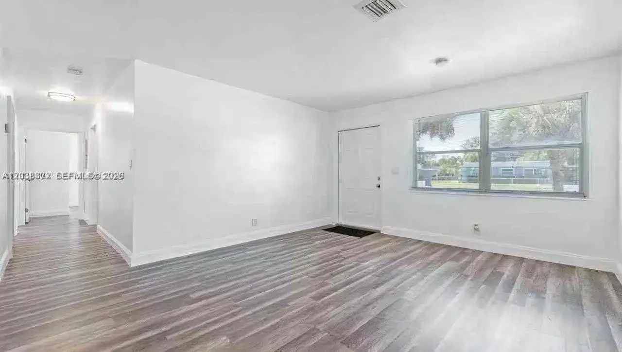 1040 NW 23rd Ter, Fort Lauderdale FL 33311