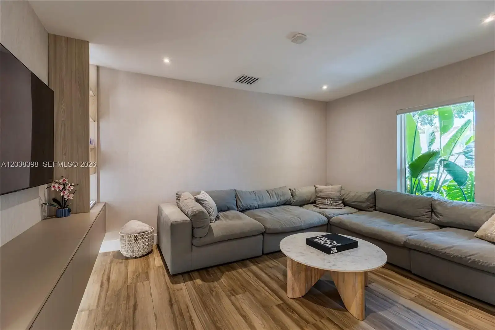 2021 NE 212th St, Miami FL 33179 photo 4