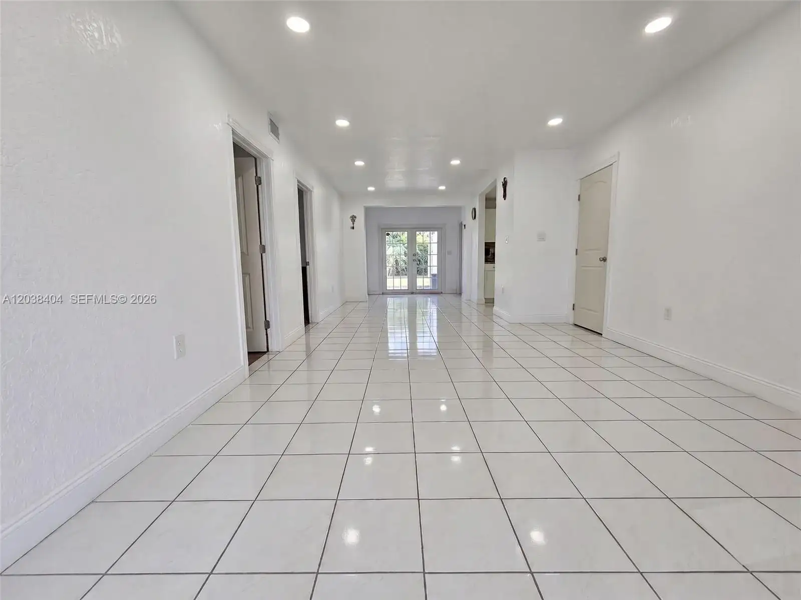 572 E 38th St, Hialeah FL 33013 photo 2