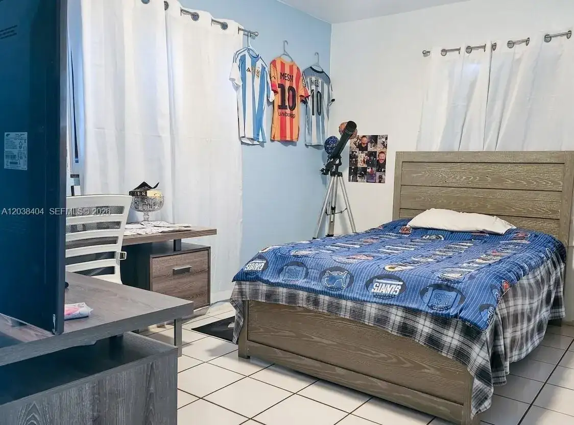 572 E 38th St, Hialeah FL 33013 photo 4