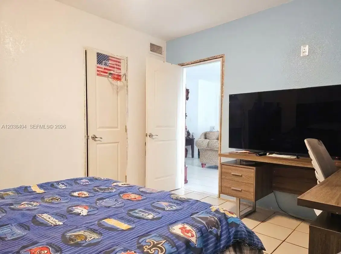 572 E 38th St, Hialeah FL 33013 photo 5