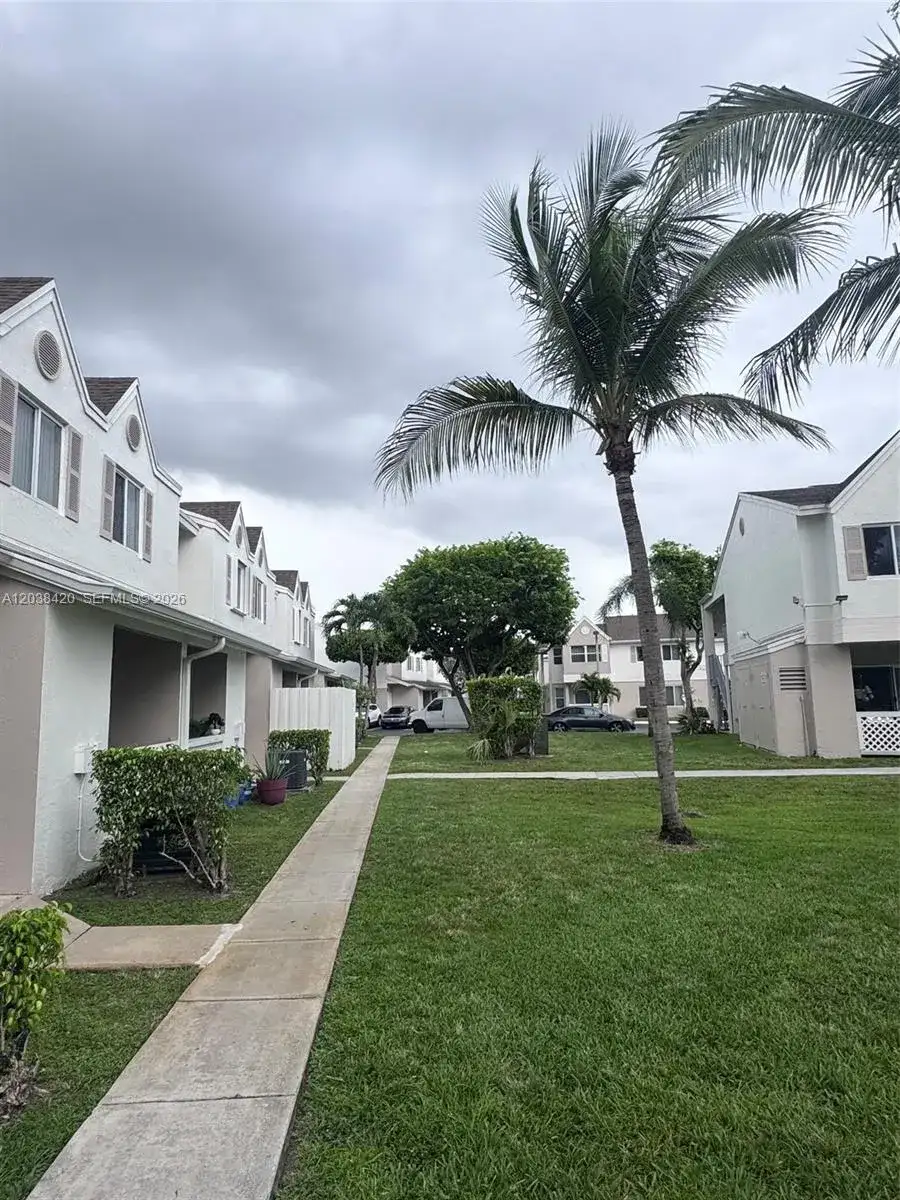 17425 NW 67th Pl # 13, Hialeah FL 33015 photo 4