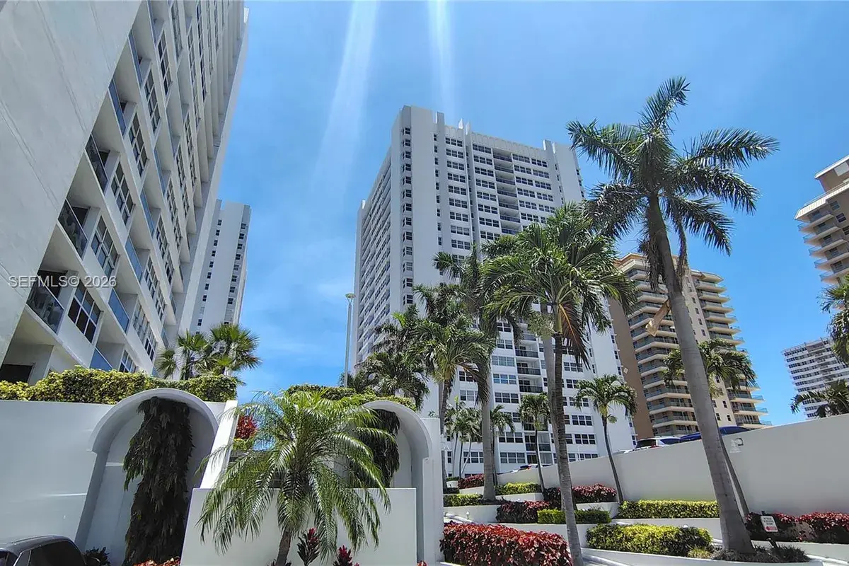 1904 S Ocean Dr # 1807, Hallandale Beach FL 33009