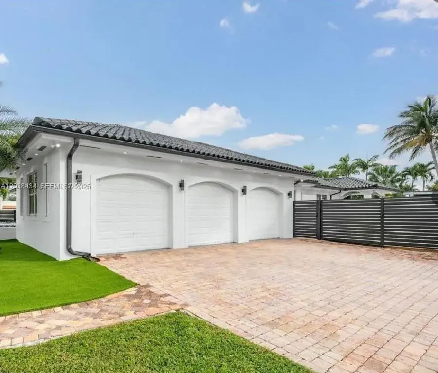 11390 SW 30th St, Miami FL 33165