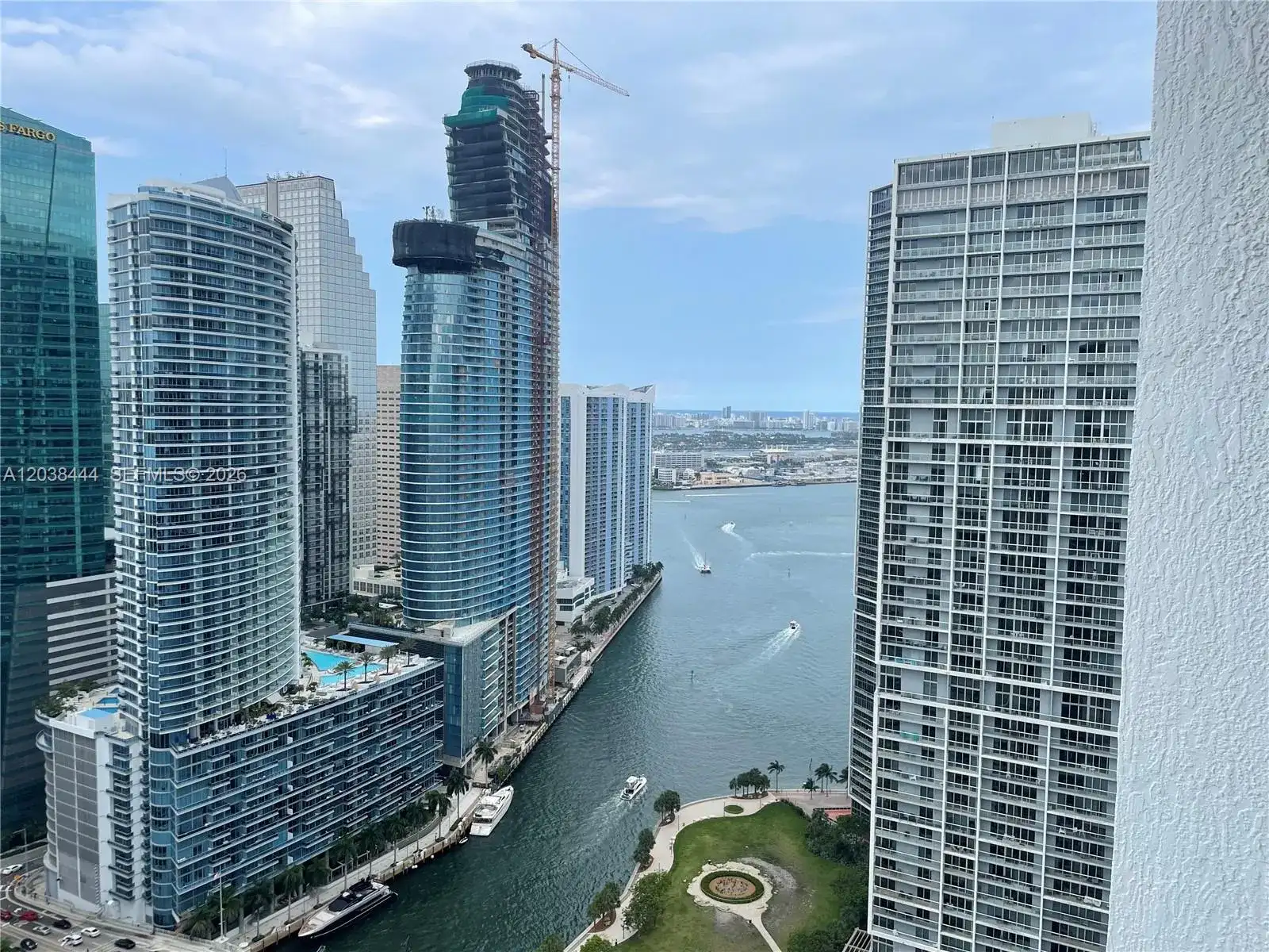 55 SE 6th St, Miami FL 33131 photo 3