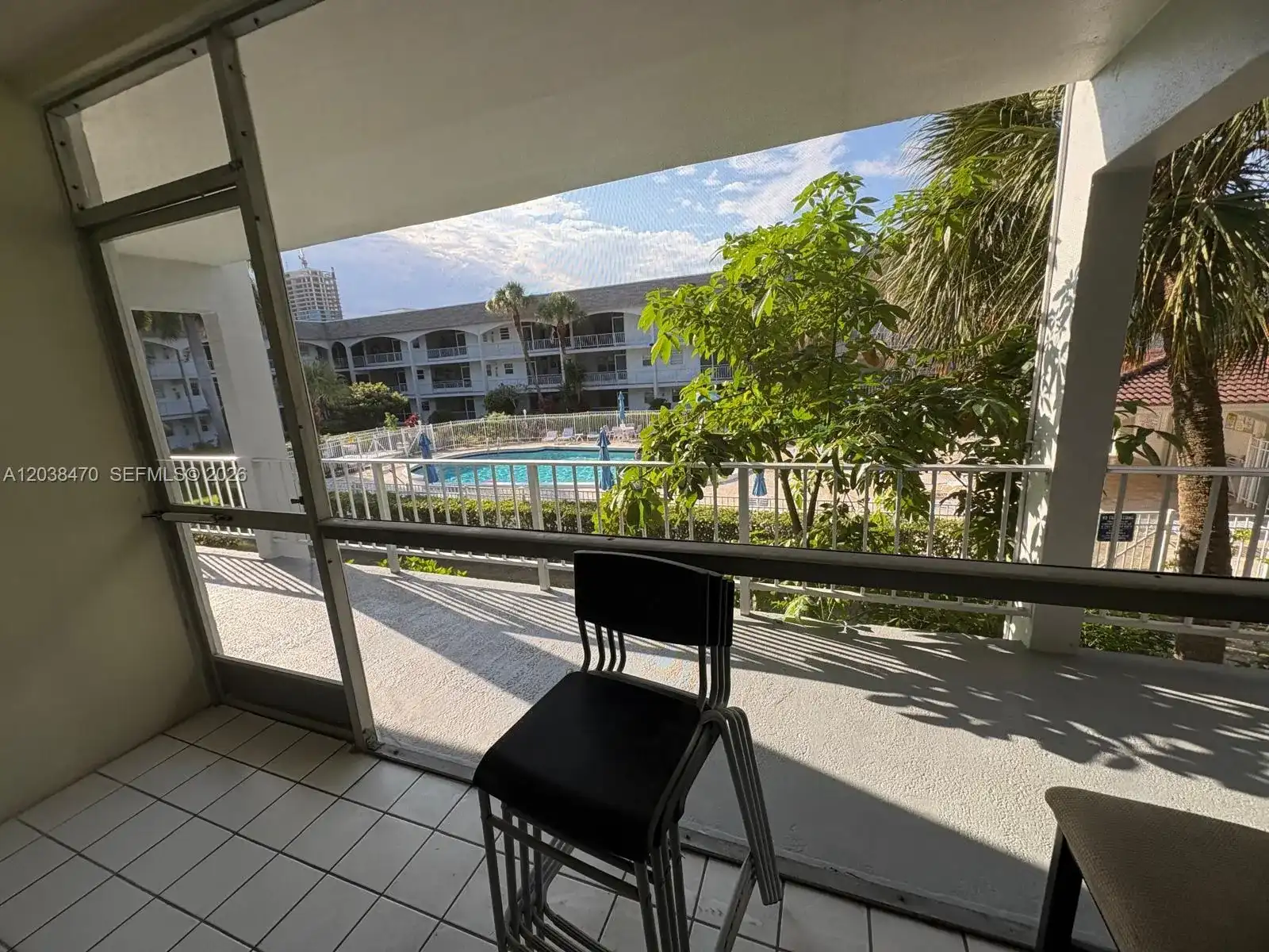 541 Blue Heron Dr # 215, Hallandale Beach FL 33009