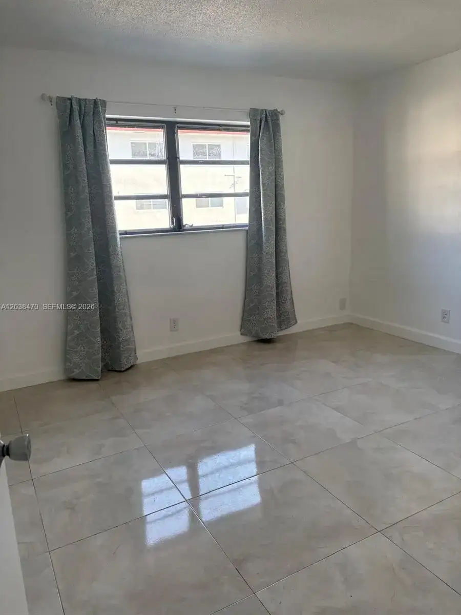 541 Blue Heron Dr # 215, Hallandale Beach FL 33009 photo 4